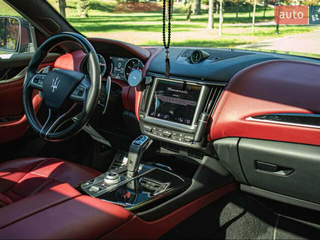 Черный Мазерати Леванте, объемом двигателя 3 л и пробегом 45 тыс. км за 54999 $, фото 29 на Automoto.ua