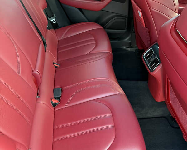 Черный Мазерати Леванте, объемом двигателя 2.98 л и пробегом 45 тыс. км за 65000 $, фото 56 на Automoto.ua