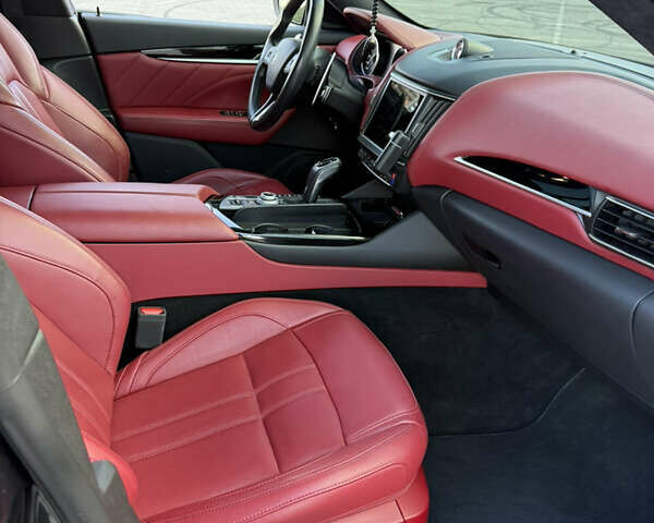 Черный Мазерати Леванте, объемом двигателя 2.98 л и пробегом 45 тыс. км за 65000 $, фото 51 на Automoto.ua