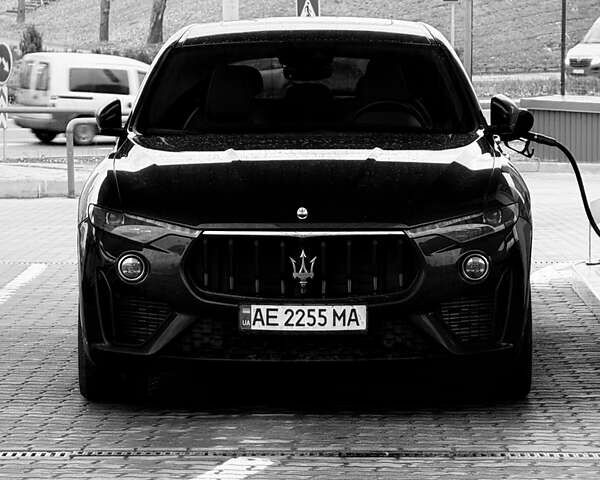 Черный Мазерати Леванте, объемом двигателя 2.98 л и пробегом 45 тыс. км за 65000 $, фото 33 на Automoto.ua