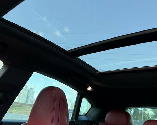 Черный Мазерати Леванте, объемом двигателя 2.98 л и пробегом 45 тыс. км за 65000 $, фото 49 на Automoto.ua