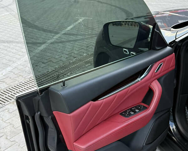 Черный Мазерати Леванте, объемом двигателя 2.98 л и пробегом 45 тыс. км за 65000 $, фото 34 на Automoto.ua