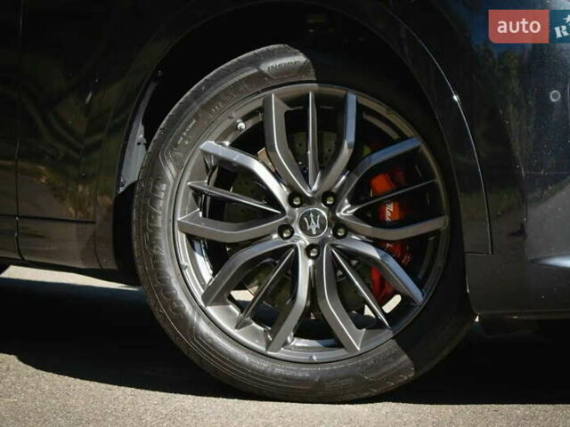 Черный Мазерати Леванте, объемом двигателя 3 л и пробегом 45 тыс. км за 54999 $, фото 2 на Automoto.ua