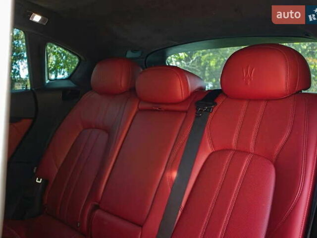 Черный Мазерати Леванте, объемом двигателя 3 л и пробегом 45 тыс. км за 54999 $, фото 28 на Automoto.ua