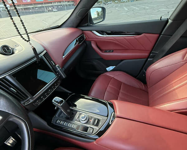 Черный Мазерати Леванте, объемом двигателя 2.98 л и пробегом 45 тыс. км за 65000 $, фото 39 на Automoto.ua