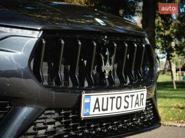 Черный Мазерати Леванте, объемом двигателя 3 л и пробегом 45 тыс. км за 54999 $, фото 3 на Automoto.ua