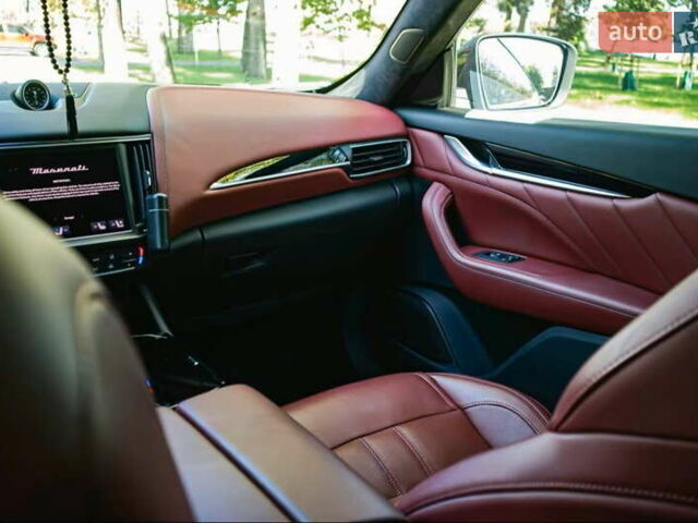 Черный Мазерати Леванте, объемом двигателя 3 л и пробегом 45 тыс. км за 54999 $, фото 24 на Automoto.ua