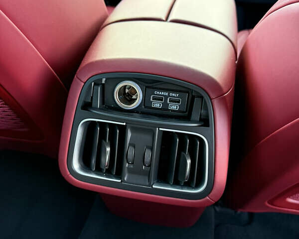 Черный Мазерати Леванте, объемом двигателя 2.98 л и пробегом 45 тыс. км за 65000 $, фото 57 на Automoto.ua