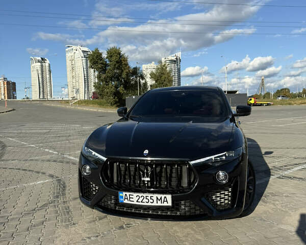 Черный Мазерати Леванте, объемом двигателя 2.98 л и пробегом 45 тыс. км за 65000 $, фото 2 на Automoto.ua