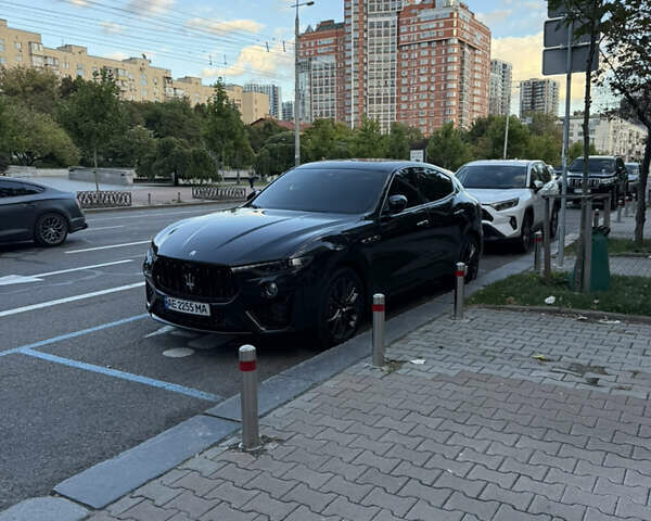 Черный Мазерати Леванте, объемом двигателя 2.98 л и пробегом 45 тыс. км за 65000 $, фото 22 на Automoto.ua