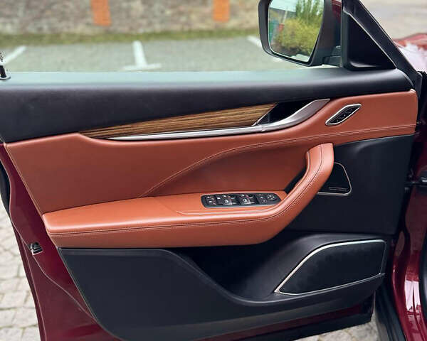 Красный Мазерати Леванте, объемом двигателя 2.98 л и пробегом 125 тыс. км за 29000 $, фото 14 на Automoto.ua