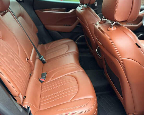 Красный Мазерати Леванте, объемом двигателя 2.98 л и пробегом 125 тыс. км за 29000 $, фото 16 на Automoto.ua