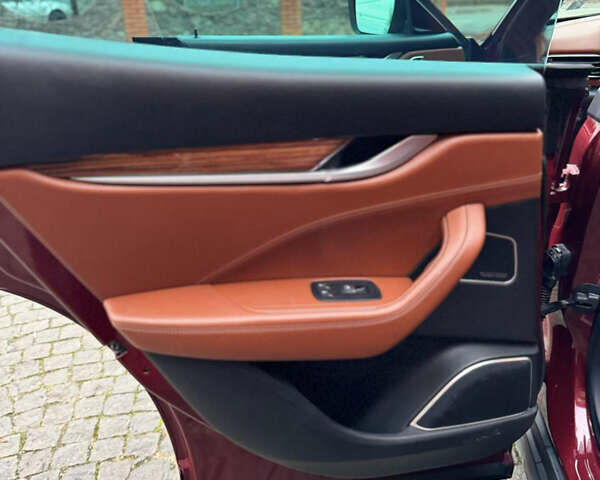 Красный Мазерати Леванте, объемом двигателя 2.98 л и пробегом 125 тыс. км за 29000 $, фото 19 на Automoto.ua