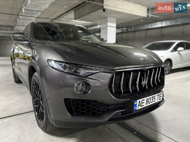 Сірий Мазераті Леванте, об'ємом двигуна 3 л та пробігом 100 тис. км за 31000 $, фото 16 на Automoto.ua