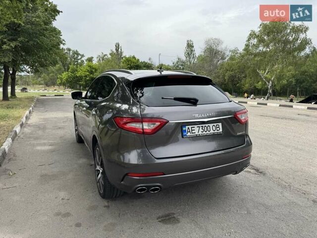 Сірий Мазераті Леванте, об'ємом двигуна 2.98 л та пробігом 65 тис. км за 31500 $, фото 7 на Automoto.ua