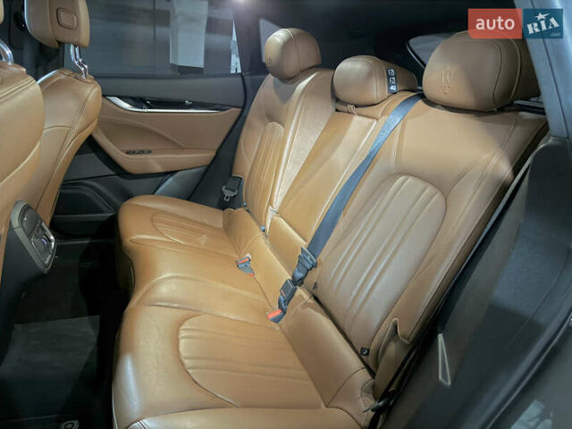 Сірий Мазераті Леванте, об'ємом двигуна 3 л та пробігом 100 тис. км за 31000 $, фото 10 на Automoto.ua