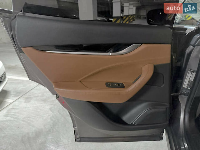 Сірий Мазераті Леванте, об'ємом двигуна 3 л та пробігом 100 тис. км за 31000 $, фото 14 на Automoto.ua