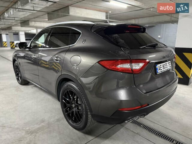 Сірий Мазераті Леванте, об'ємом двигуна 3 л та пробігом 100 тис. км за 31000 $, фото 27 на Automoto.ua