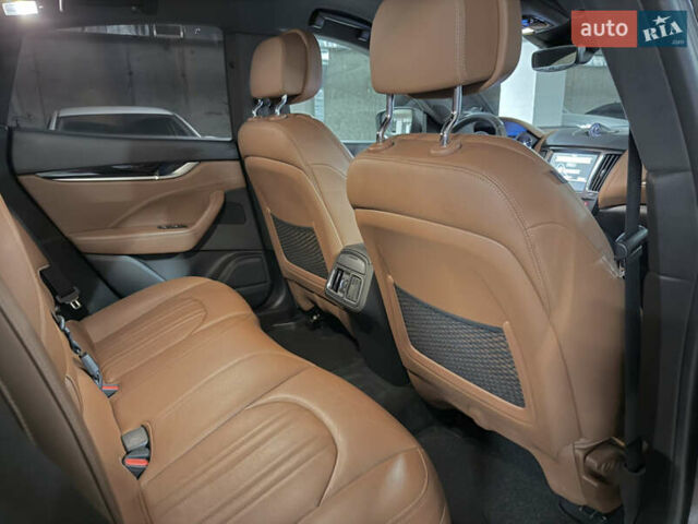 Сірий Мазераті Леванте, об'ємом двигуна 3 л та пробігом 100 тис. км за 31000 $, фото 32 на Automoto.ua