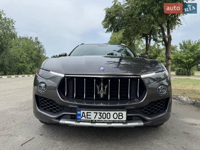 Сірий Мазераті Леванте, об'ємом двигуна 2.98 л та пробігом 65 тис. км за 31500 $, фото 3 на Automoto.ua