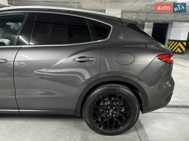 Сірий Мазераті Леванте, об'ємом двигуна 3 л та пробігом 100 тис. км за 31000 $, фото 29 на Automoto.ua