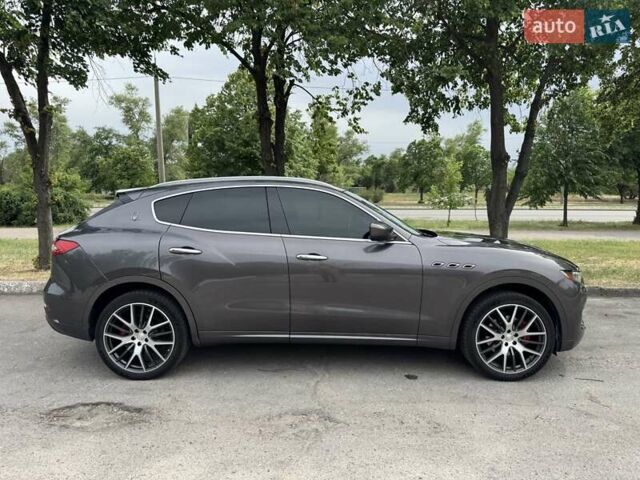 Сірий Мазераті Леванте, об'ємом двигуна 2.98 л та пробігом 65 тис. км за 31500 $, фото 5 на Automoto.ua