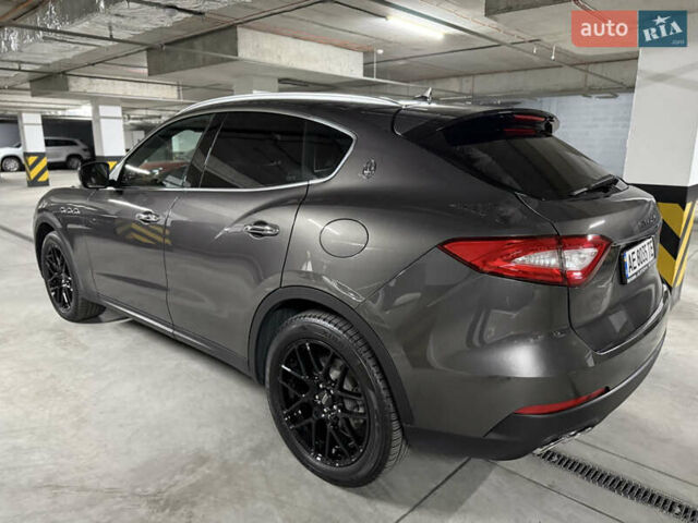 Сірий Мазераті Леванте, об'ємом двигуна 3 л та пробігом 100 тис. км за 31000 $, фото 28 на Automoto.ua