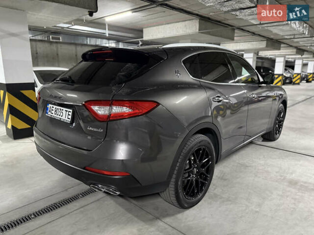 Сірий Мазераті Леванте, об'ємом двигуна 3 л та пробігом 100 тис. км за 31000 $, фото 24 на Automoto.ua