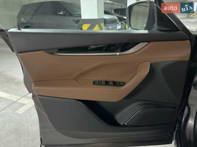 Сірий Мазераті Леванте, об'ємом двигуна 3 л та пробігом 100 тис. км за 31000 $, фото 33 на Automoto.ua