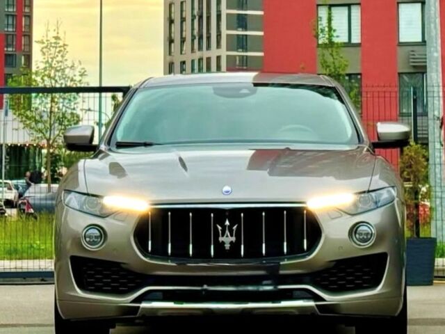 Мазераті Леванте 2016 у Полтаві на Automoto.ua Сірий Мазераті Леванте, об'ємом двигуна 3 л та пробігом 80 тис. км за 38000 $, фото 7 на Automoto.ua