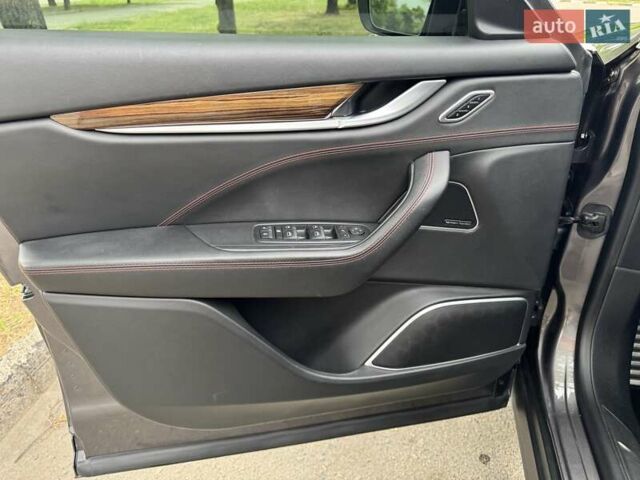 Сірий Мазераті Леванте, об'ємом двигуна 2.98 л та пробігом 65 тис. км за 31500 $, фото 13 на Automoto.ua