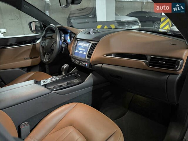 Сірий Мазераті Леванте, об'ємом двигуна 3 л та пробігом 100 тис. км за 31000 $, фото 15 на Automoto.ua