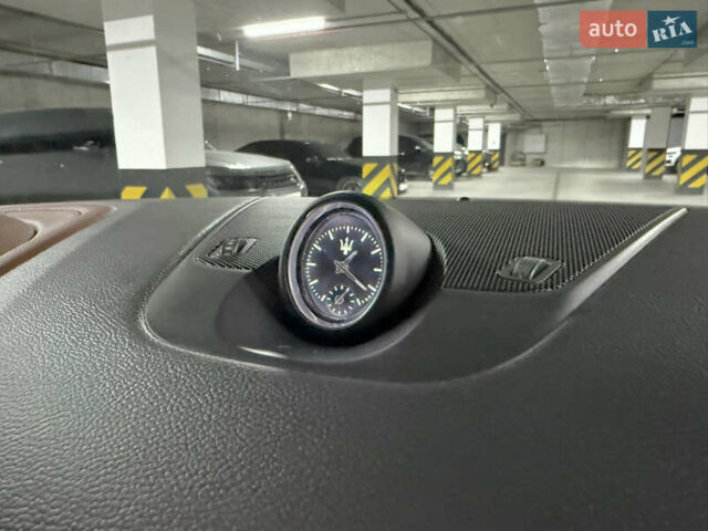 Сірий Мазераті Леванте, об'ємом двигуна 3 л та пробігом 100 тис. км за 31000 $, фото 6 на Automoto.ua