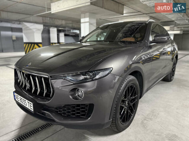 Сірий Мазераті Леванте, об'ємом двигуна 3 л та пробігом 100 тис. км за 31000 $, фото 4 на Automoto.ua
