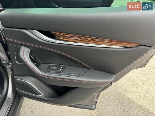 Сірий Мазераті Леванте, об'ємом двигуна 2.98 л та пробігом 65 тис. км за 31500 $, фото 20 на Automoto.ua