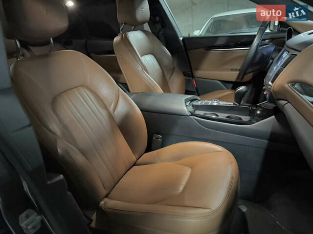 Сірий Мазераті Леванте, об'ємом двигуна 3 л та пробігом 100 тис. км за 31000 $, фото 30 на Automoto.ua