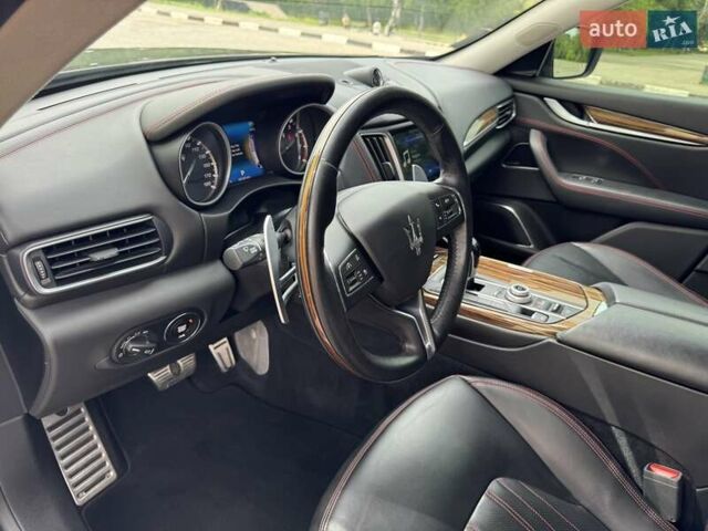 Сірий Мазераті Леванте, об'ємом двигуна 2.98 л та пробігом 65 тис. км за 31500 $, фото 18 на Automoto.ua