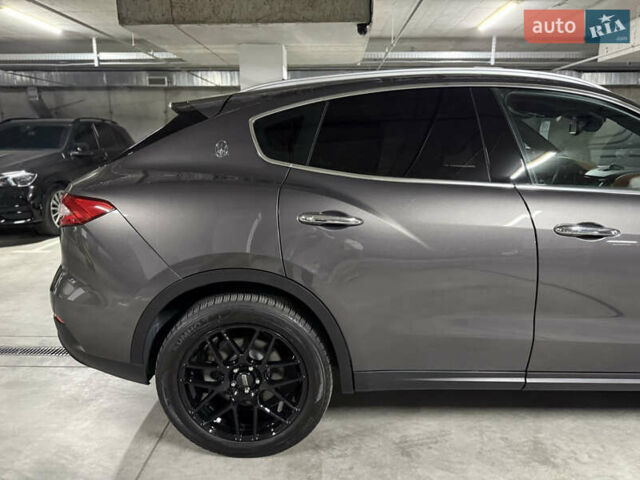 Сірий Мазераті Леванте, об'ємом двигуна 3 л та пробігом 100 тис. км за 31000 $, фото 21 на Automoto.ua