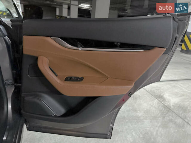 Сірий Мазераті Леванте, об'ємом двигуна 3 л та пробігом 100 тис. км за 31000 $, фото 12 на Automoto.ua