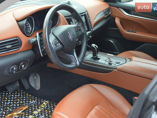 Мазераті Леванте 2017 у Одесі на Automoto.ua Сірий Мазераті Леванте, об'ємом двигуна 3 л та пробігом 70 тис. км за 26900 $, фото 17 на Automoto.ua