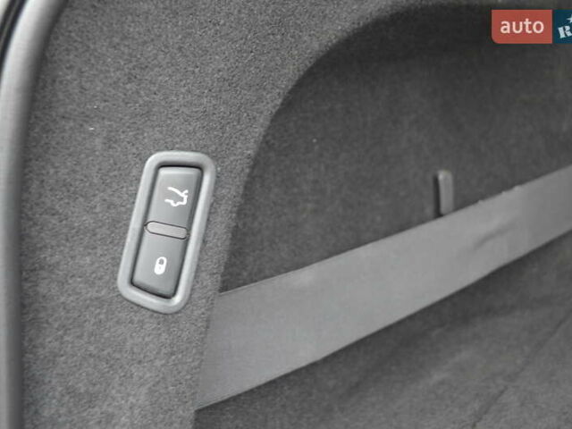 Мазераті Леванте 2017 у Одесі на Automoto.ua Сірий Мазераті Леванте, об'ємом двигуна 3 л та пробігом 70 тис. км за 26900 $, фото 45 на Automoto.ua