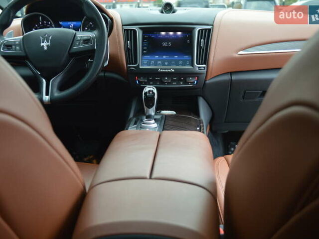 Мазераті Леванте 2017 у Одесі на Automoto.ua Сірий Мазераті Леванте, об'ємом двигуна 3 л та пробігом 70 тис. км за 26900 $, фото 43 на Automoto.ua
