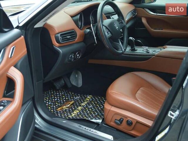 Мазераті Леванте 2017 у Одесі на Automoto.ua Сірий Мазераті Леванте, об'ємом двигуна 3 л та пробігом 70 тис. км за 26900 $, фото 20 на Automoto.ua