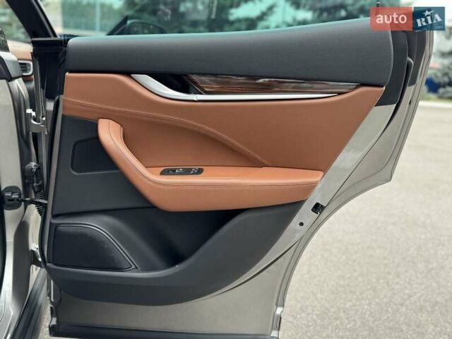 Серый Мазерати Леванте, объемом двигателя 2.98 л и пробегом 99 тыс. км за 33000 $, фото 68 на Automoto.ua