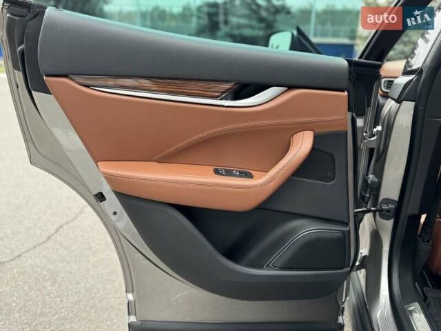 Серый Мазерати Леванте, объемом двигателя 2.98 л и пробегом 99 тыс. км за 33000 $, фото 61 на Automoto.ua