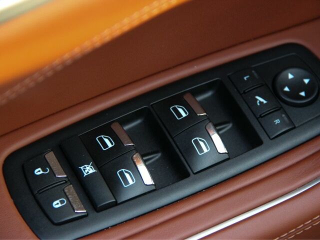 Сірий Мазераті Леванте, об'ємом двигуна 3 л та пробігом 67 тис. км за 33500 $, фото 12 на Automoto.ua