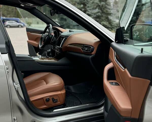 Серый Мазерати Леванте, объемом двигателя 2.98 л и пробегом 99 тыс. км за 33000 $, фото 53 на Automoto.ua