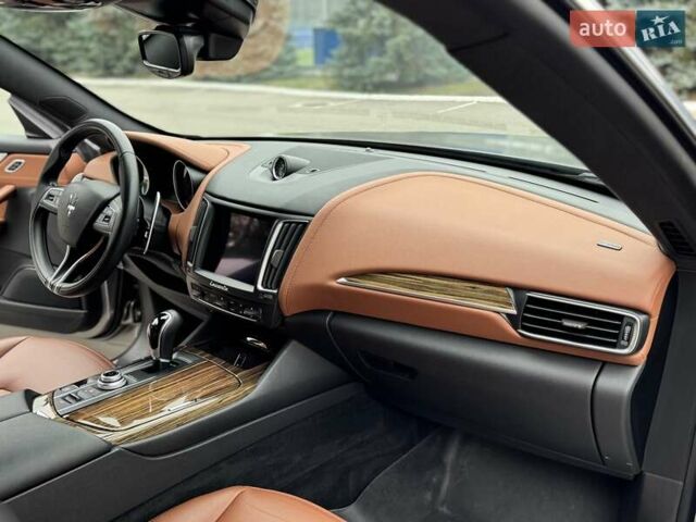 Серый Мазерати Леванте, объемом двигателя 2.98 л и пробегом 99 тыс. км за 33000 $, фото 58 на Automoto.ua