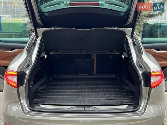 Серый Мазерати Леванте, объемом двигателя 2.98 л и пробегом 99 тыс. км за 33000 $, фото 30 на Automoto.ua