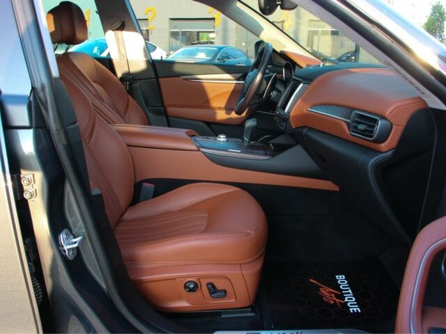 Сірий Мазераті Леванте, об'ємом двигуна 3 л та пробігом 67 тис. км за 33500 $, фото 17 на Automoto.ua